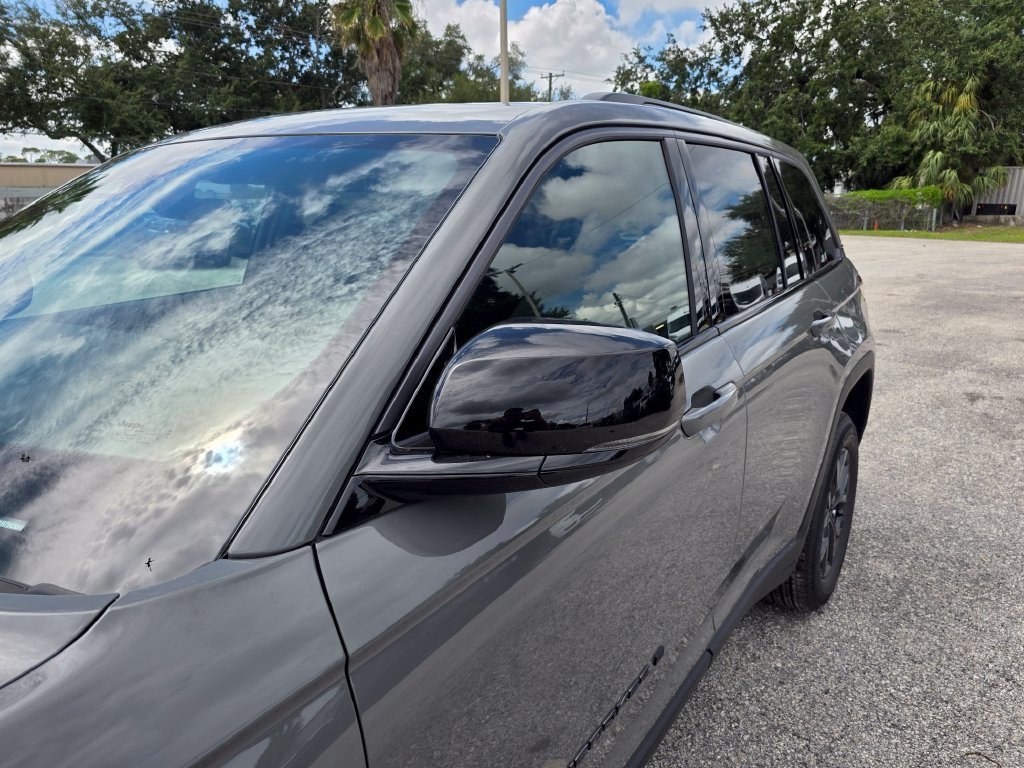 New 2027 Jeep Grand Cherokee Altitude RWD image 10