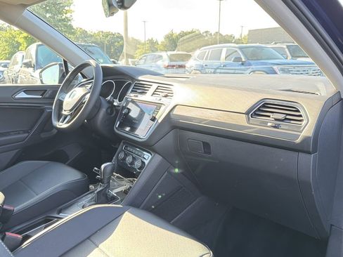 Used 2021 Volkswagen Tiguan SE w/ Panoramic Sunroof Package FWD image 20