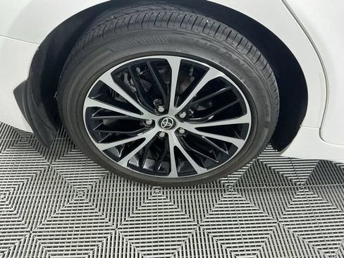 Used 2020 Toyota Camry SE FWD image 18