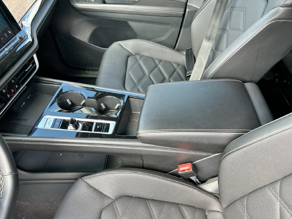 Used 2025 Volkswagen Atlas SE FWD image 28