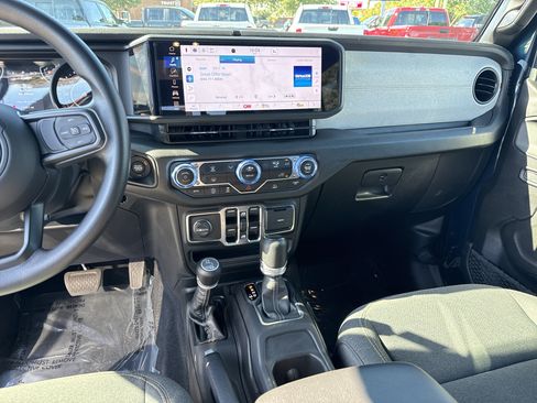 Used 2025 Jeep Gladiator Sport AWD/4WD image 30