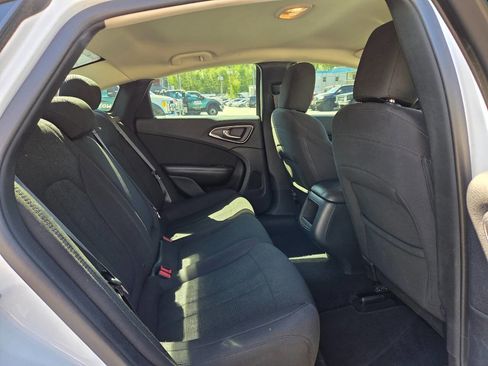 Used 2015 Chrysler 200 Limited FWD image 17