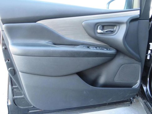 Used 2018 Nissan Murano S image 38