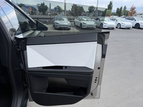 Used 2024 Tesla Cybertruck AWD Crew Cab image 18