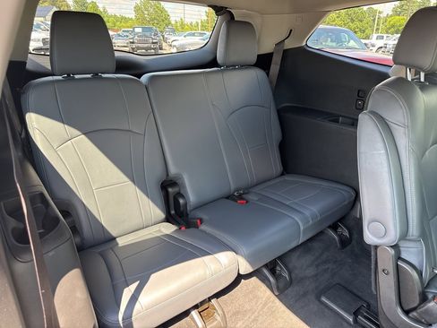 Used 2021 Buick Enclave Essence image 18