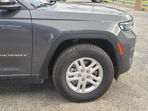 Used 2024 Jeep Grand Cherokee Laredo RWD image 7