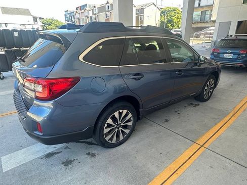 Used 2017 Subaru Outback 2.5i Limited AWD/4WD image 6