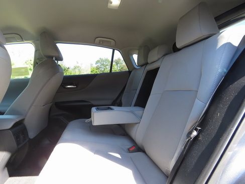 Used 2022 Toyota Venza LE image 21