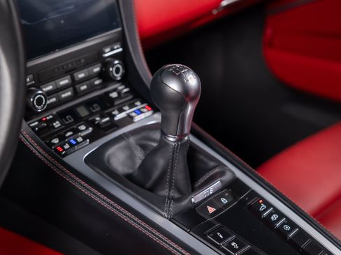 Used 2025 Porsche 718 Cayman RWD image 17