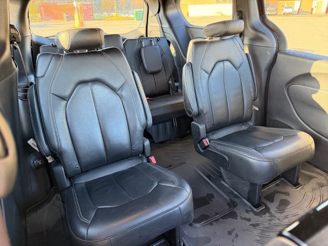 Used 2020 Chrysler Pacifica Touring-L Plus w/ Advanced Safetytec Group FWD image 22