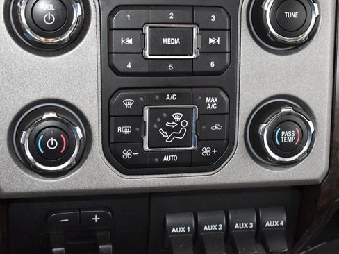 Used 2015 Ford F350 Platinum w/ Platinum Package image 24