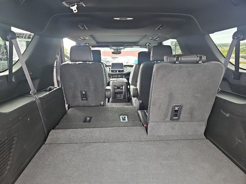 Certified 2023 Chevrolet Suburban High Country AWD/4WD image 23