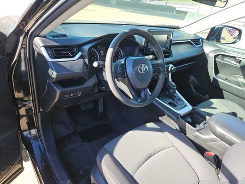 Used 2021 Toyota RAV4 XLE AWD/4WD image 16