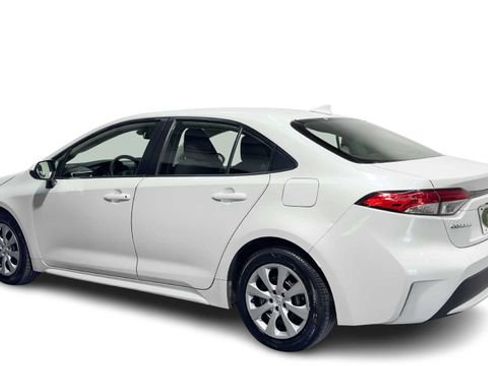Used 2021 Toyota Corolla LE FWD image 4