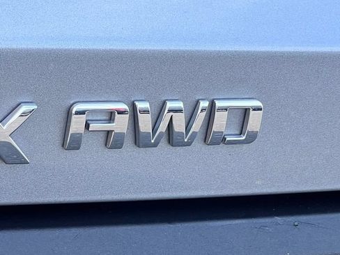 Used 2026 Chevrolet Equinox LT AWD/4WD image 8