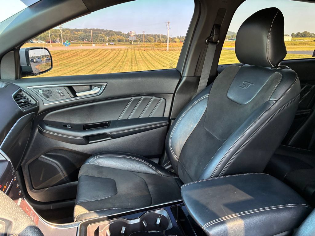 Used 2019 Ford Edge ST w/ Equipment Group 401A AWD/4WD image 20