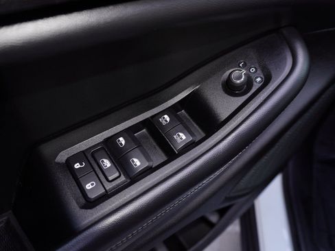 Used 2023 Jeep Grand Cherokee L Laredo image 16