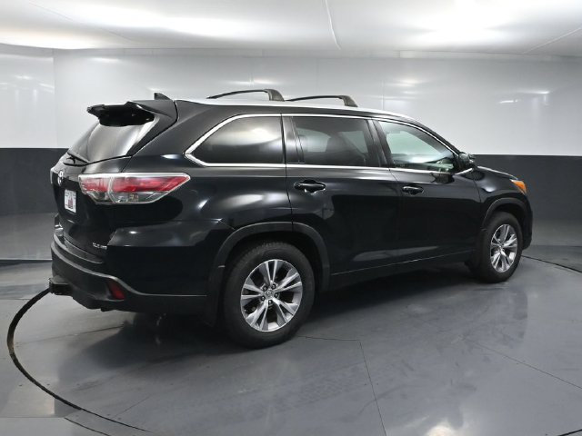Used 2015 Toyota Highlander XLE AWD/4WD image 3