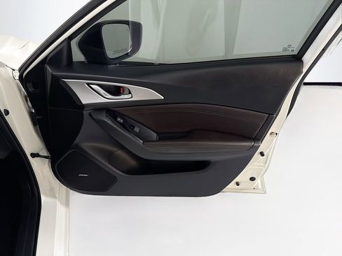 Used 2018 MAZDA MAZDA3 Touring image 25