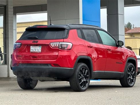 Used 2024 Jeep Compass Latitude w/ Convenience Group image 5