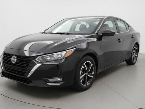 Used 2025 Nissan Sentra SV FWD image 3