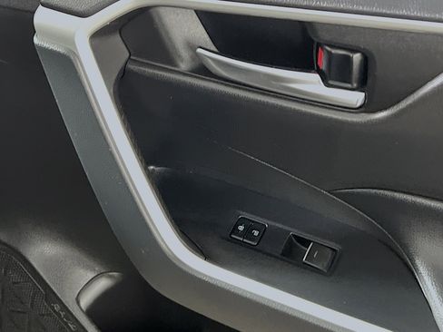 Used 2022 Toyota RAV4 XLE image 32