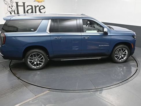 New 2026 Chevrolet Suburban Premier w/ Sun And Tow Package AWD/4WD image 18