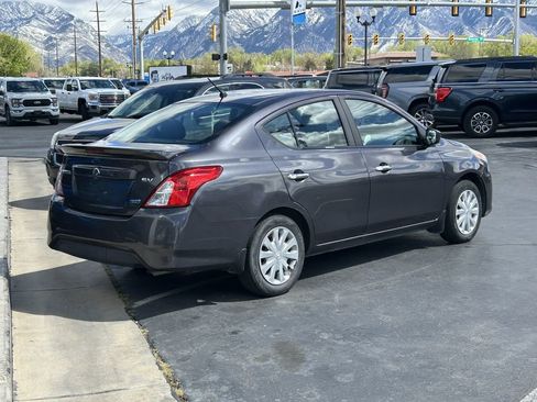 Used 2015 Nissan Versa SV FWD image 4