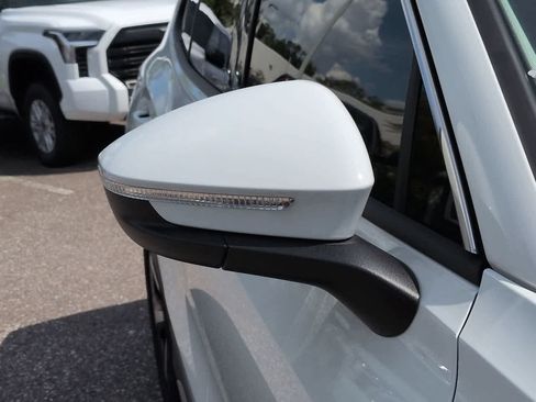 Used 2025 Volkswagen Tiguan SE w/ Panoramic Sunroof Package AWD/4WD image 12