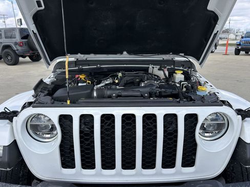 Used 2022 Jeep Gladiator Sport image 37