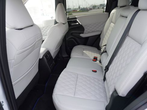 Used 2024 Mitsubishi Outlander SEL image 17