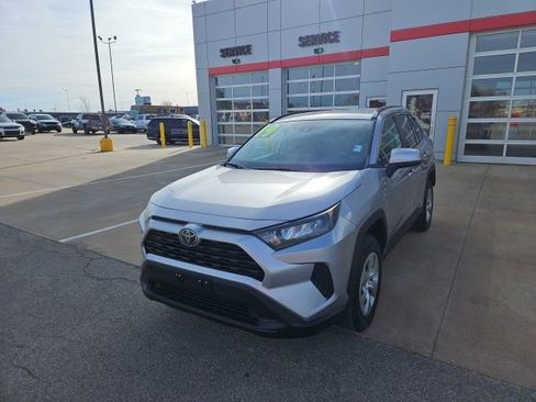 Used 2019 Toyota RAV4 LE image 3
