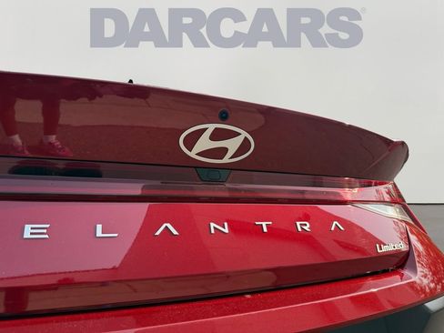 Used 2025 Hyundai Elantra Limited FWD image 31