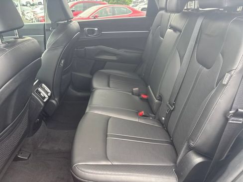 Used 2024 Kia Sorento S FWD image 19