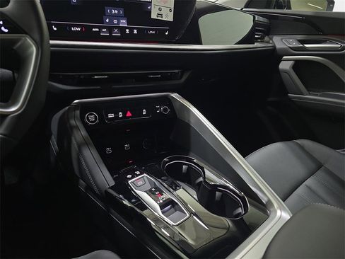 New 2025 Audi Q5 2.0T Premium image 25