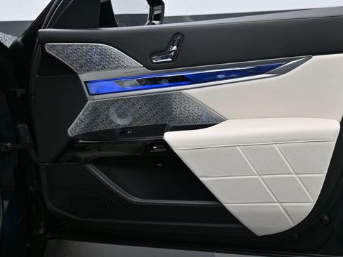 Used 2023 BMW i7 xDrive60 w/ Executive Package 2 image 28