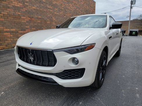 Used 2017 Maserati Levante AWD/4WD image 36