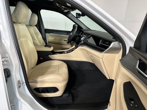 Used 2023 Jeep Grand Cherokee 4WD 4xe w/ Luxury Tech Group II image 28