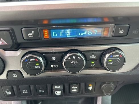 Used 2019 Toyota Tacoma Limited image 16