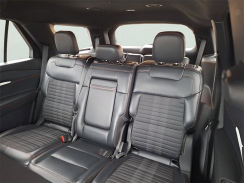 Used 2025 Ford Explorer ST-Line w/ ST-Line Street Pack image 20