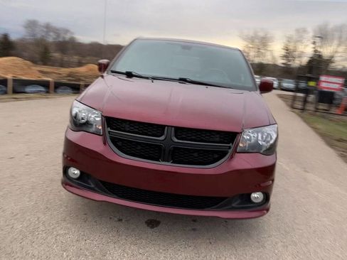 Used 2019 Dodge Grand Caravan GT image 3