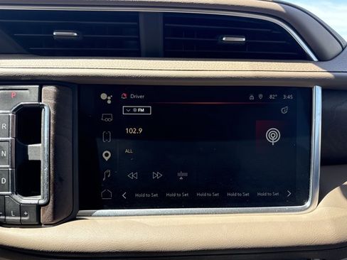 Used 2024 GMC Yukon XL Denali w/ Advanced Technology Package AWD/4WD image 10
