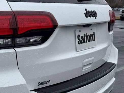 Used 2022 Jeep Grand Cherokee Laredo X image 3