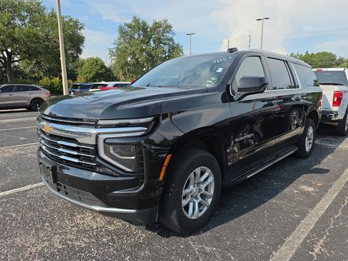 Used 2025 Chevrolet Suburban LT RWD image 7
