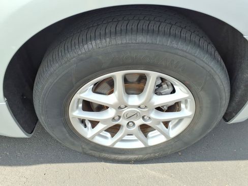 Used 2024 Chrysler Pacifica Touring-L FWD image 21
