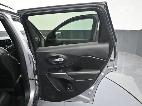 Used 2020 Jeep Cherokee Limited AWD/4WD image 35