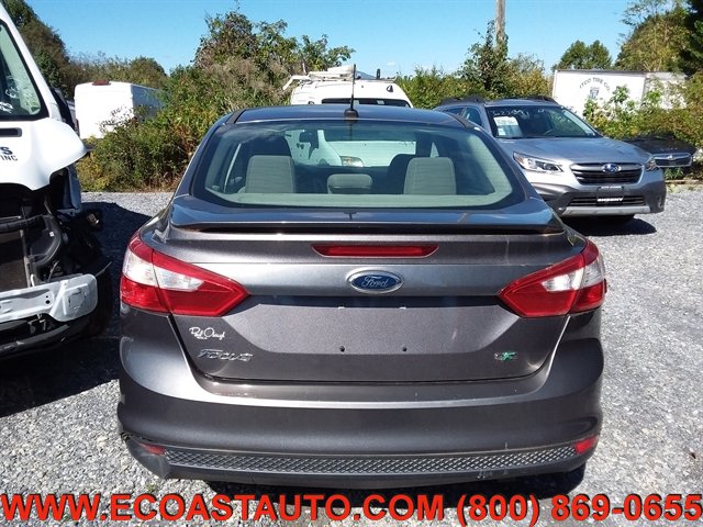 Used 2012 Ford Focus SE w/ SE Winter Pkg FWD image 3