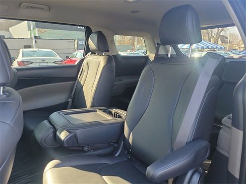 Certified 2025 Kia Carnival image 22