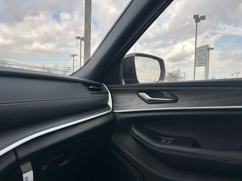 New 2026 Jeep Grand Cherokee Altitude AWD/4WD image 23
