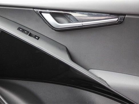 New 2025 Kia Niro EX Touring image 19